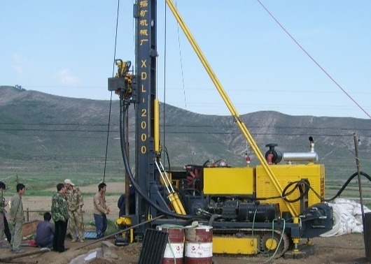 Xyl-2B Kern die die Rig Mounted On-Kruippakje boort met 30KW-Dieselmotor 350m Diepte wordt uitgerust